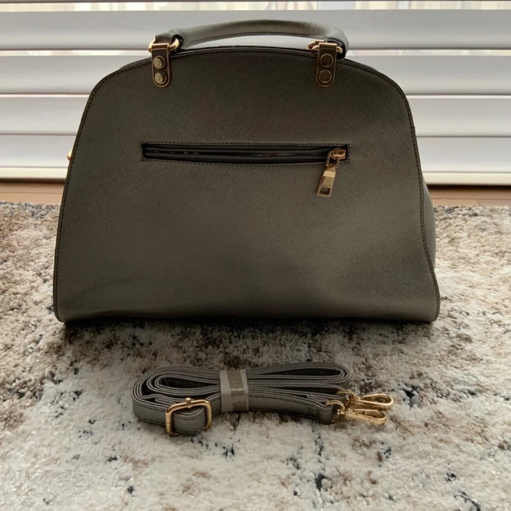 Grey and Gold rhinestone Purse - Picture 3 of 4